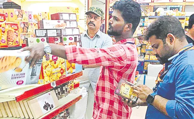 Hyderabad: Expired Stocks Found in Karachi Bakery Raid