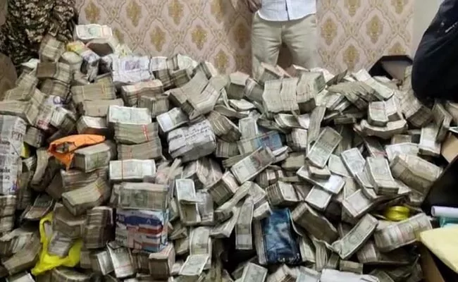 Mountain Of Cash Found In ED Raid Jharkhand Ministers Aide
